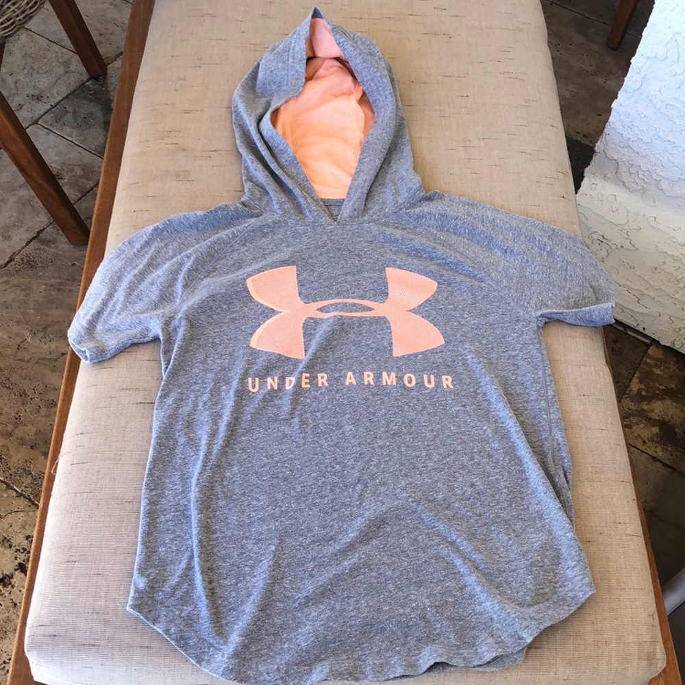 Under Armour women’s hooded short sleeve top in XS